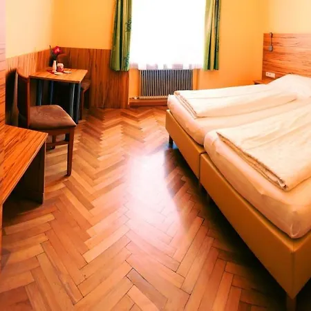 Jahn Nocleg ze śniadaniem 3*